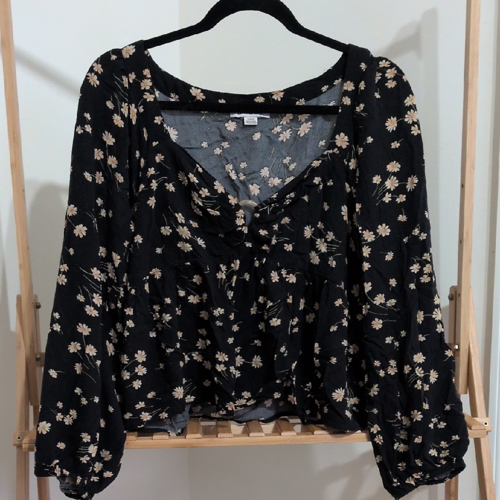 American Eagle Outfitters Black Daisy Print Blouse